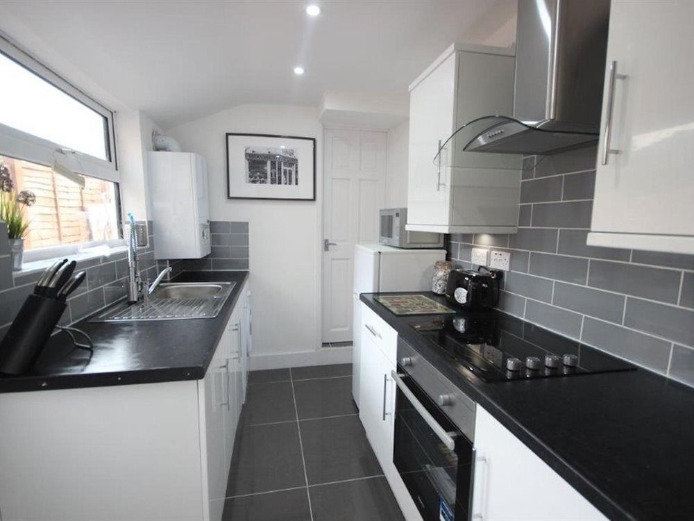 Hastings House - Modern 2 Bedroom House In Central Luton & Near Airport Екстер'єр фото